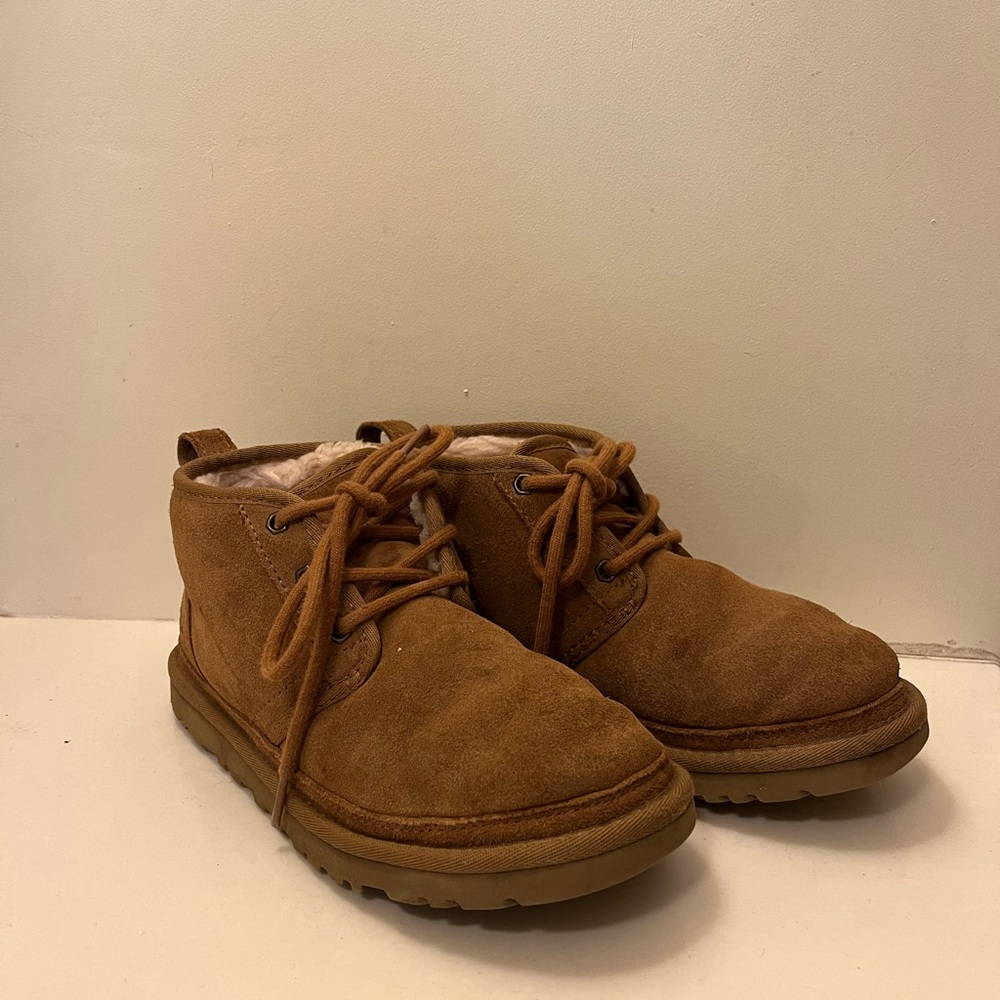 Women’s Chestnut Neumel Uggs, Size 6